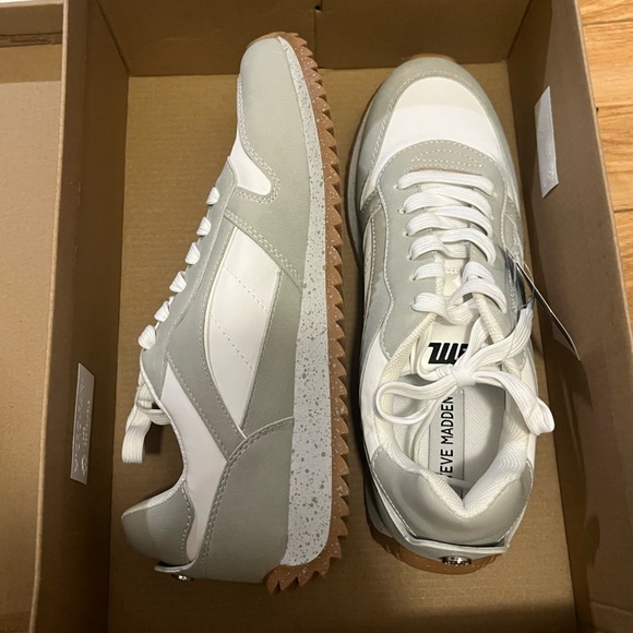 Steve Madden Shoes - NEW Steve Madden Cream and Gray Kinkade Sneakers